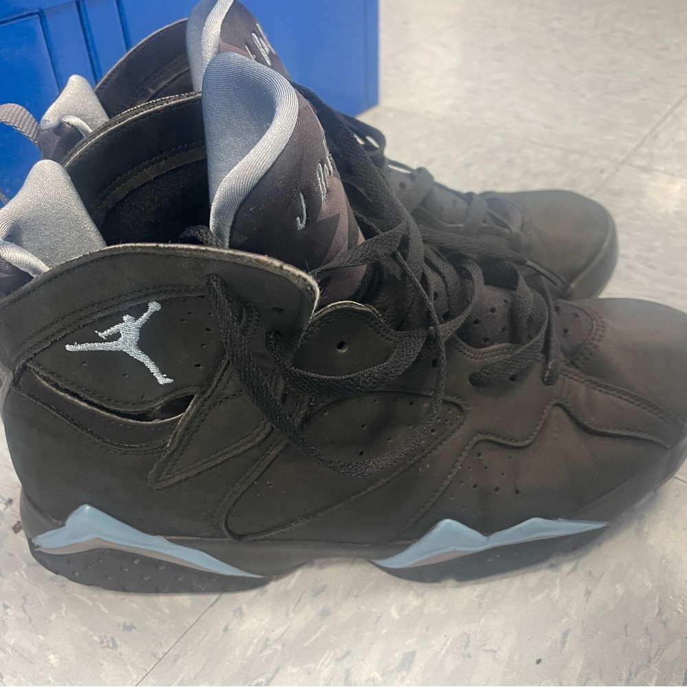 Blk sky blue 7 Jordan’s used